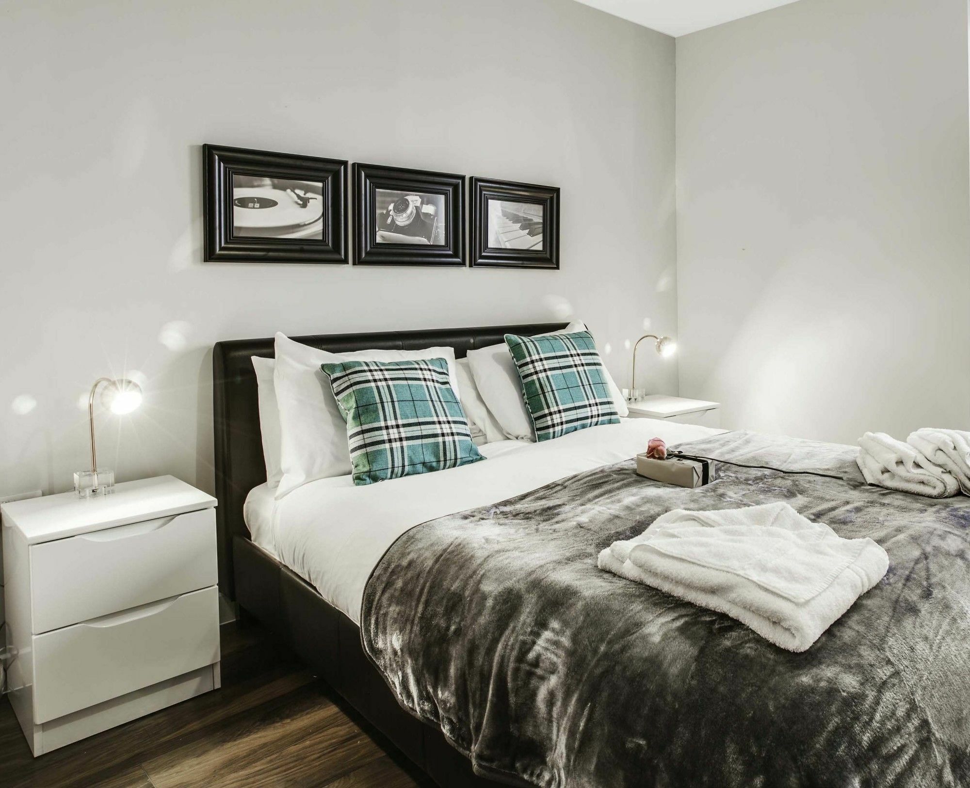 Approved Serviced Apartments Gorse Hill Manchester Exteriör bild